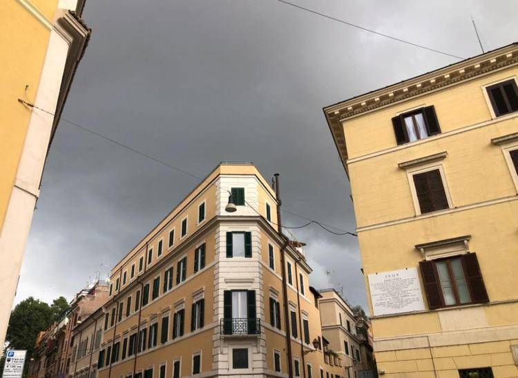 Cielo grigio su Roma