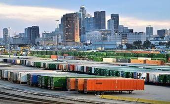 Dazi, accordo Ue-Usa su dichiarazione congiunta: tariffe al 15% su auto e farma