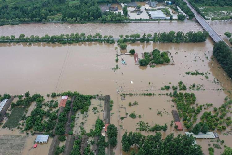 Cina, piogge e inondazioni nella regione di Pechino: 34 morti e 80mila evacuati