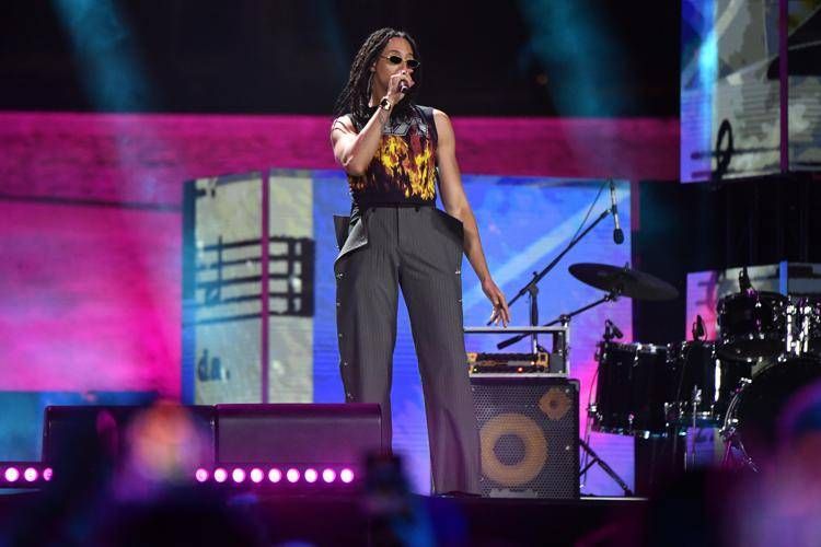 Ghali, la dedica per la mamma Amel per il compleanno: "Sta guarendo"