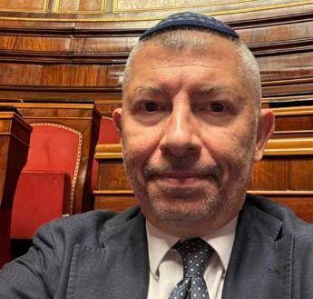 Scalfarotto con la kippah in Senato: 