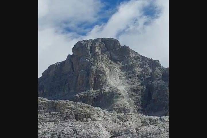 Dolomiti, la Cima Falkner si sgretola: chiusi sentieri e vie alpinistiche