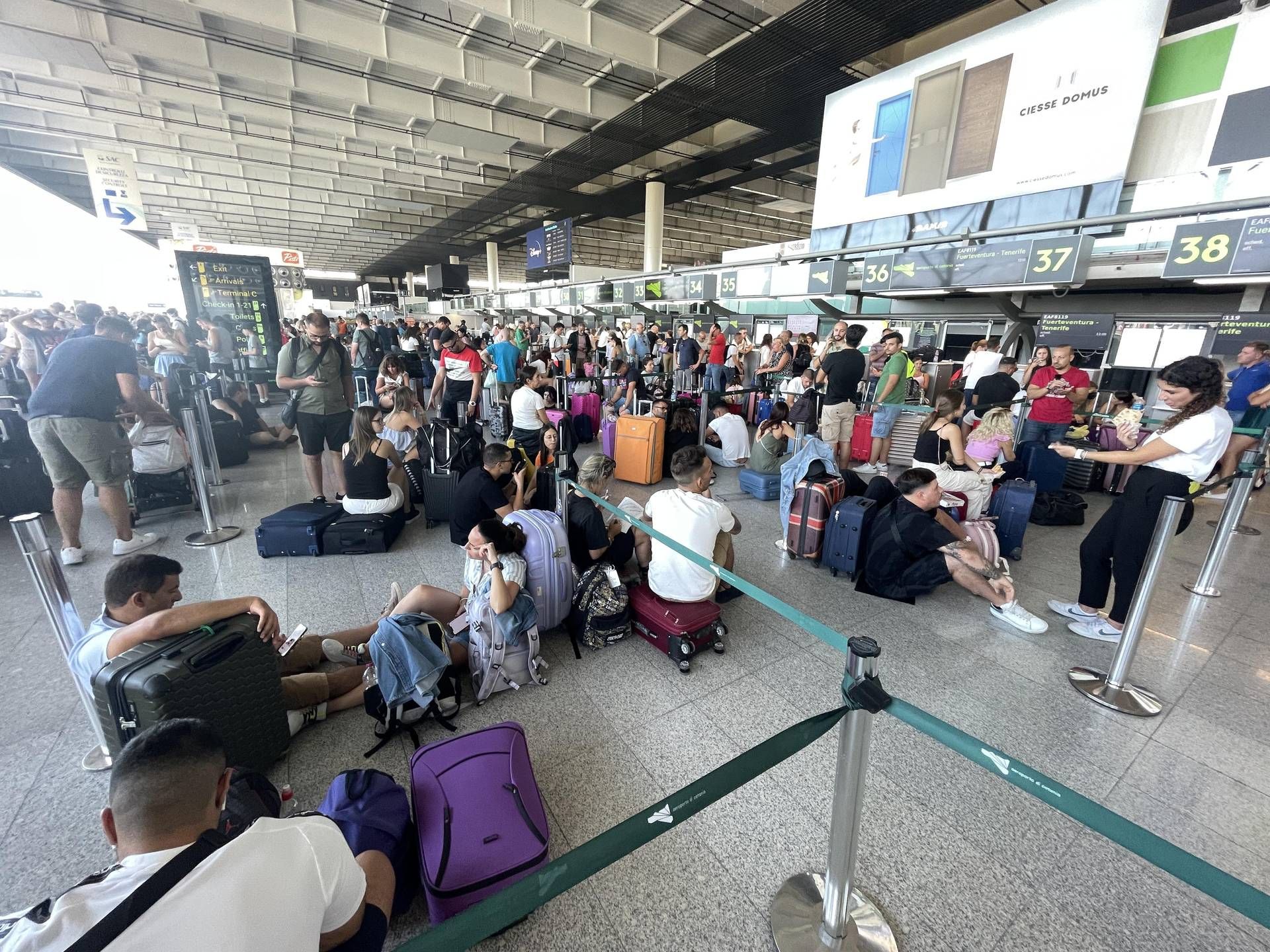Passeggeri all'aeroporto di Catania