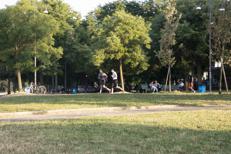 Persone corrono al parco - (Ipa)
