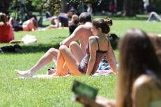 Persone al parco - Fotogramma