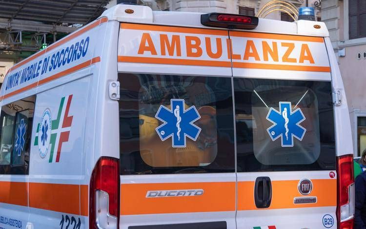 Roma, 18enne ustionato mentre accende barbecue sul terrazzo: è grave