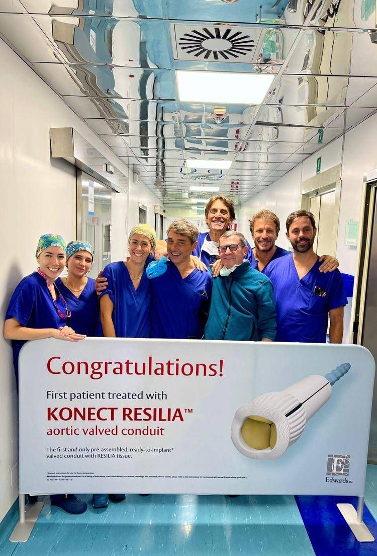 L'équipe del professor Ruggero De Paulis - (foto Ghc)