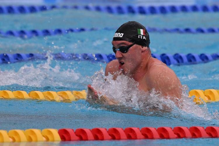 Mondiali nuoto 2025, chi è Simone Cerasuolo oro nei 50 rana