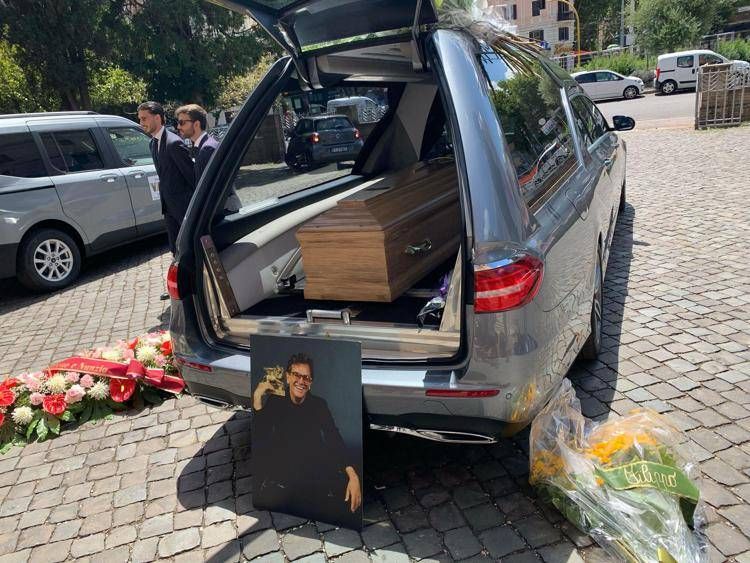 Da Tornatore a Verdone, tanti amici per l'ultimo saluto ad Enrico Lucherini