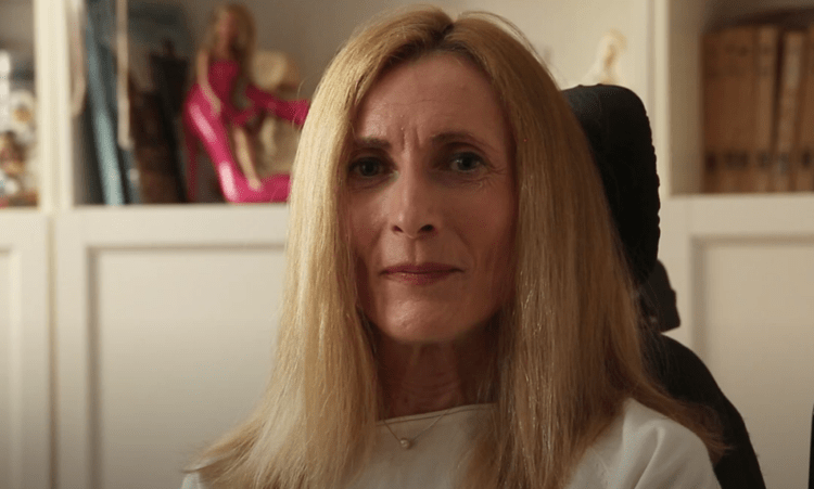 Martina Oppelli in un video per l'Associazione Luca Coscioni