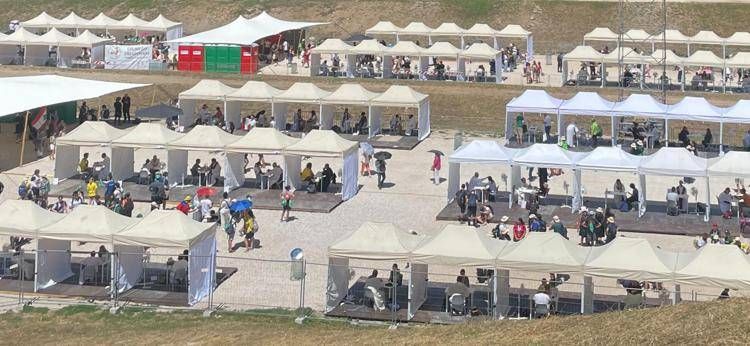 Giubileo giovani, in migliaia si confessano al Circo Massimo: 