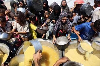 Distribuzione di cibo a Gaza - Afp
