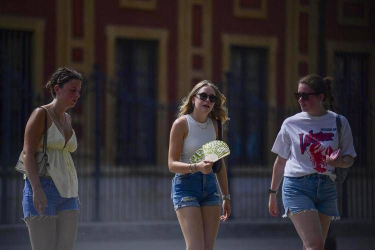 Meteo cambia rotta, ultimi temporali poi tanto caldo: le previsioni