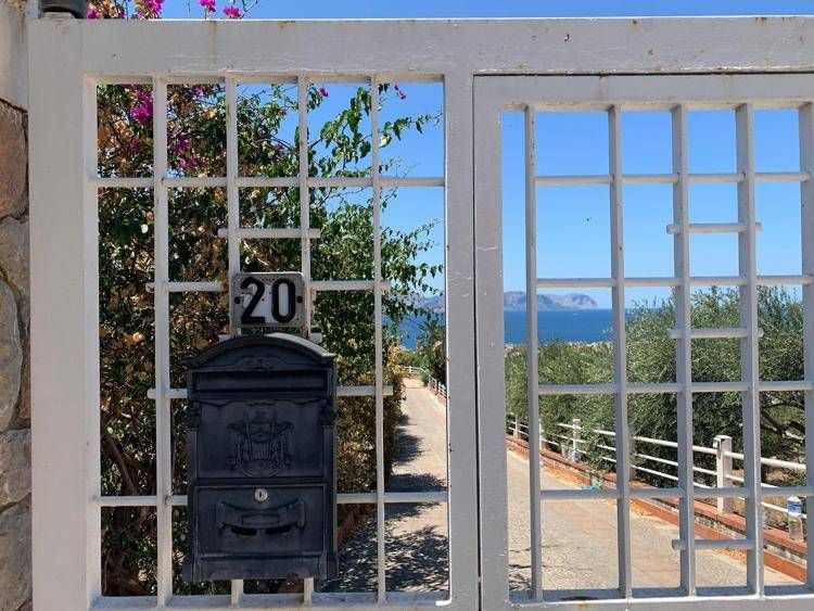 Ragazza morta in piscina, domani autopsia sul corpo di Simona Cinà. Le ipotesi al vaglio degli inquirenti