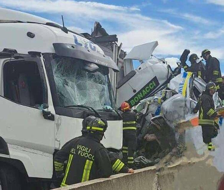 Il luogo dell'incidente - (Dal profilo Facebook del Coordinamento Misericordie Area Fiorentina)