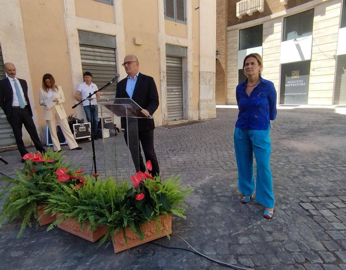 Roma, inaugurato nuovo largo dei Lombardi, Gualtieri: “Spazio meraviglioso e rinnovato” Roma, inaugurato nuovo largo dei Lombardi, Gualtieri: “Spazio meraviglioso e rinnovato”