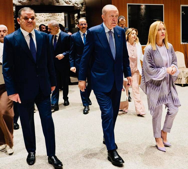 Abdulhamid Dbeibah, Recep Tayyip Erdogan e Giorgia Meloni a Istanbul. Foto dal sito Governo.it