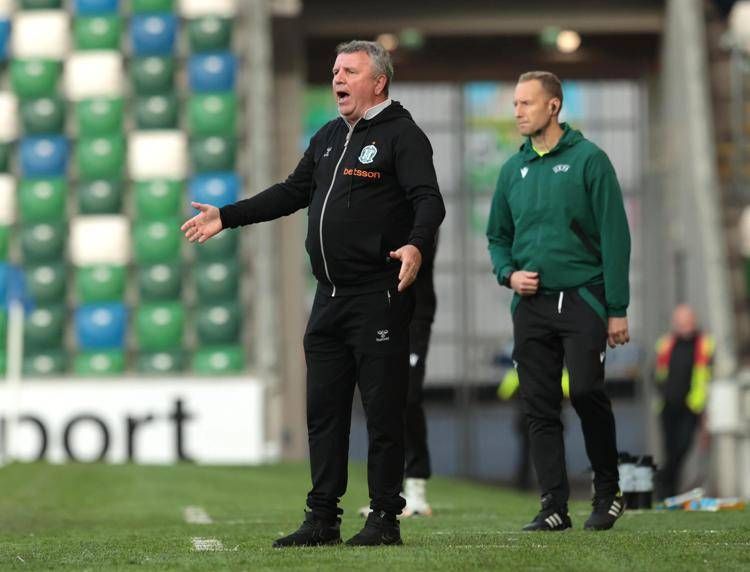 Lituania, valigie lanciate in campo contro l'allenatore: "Vattene"