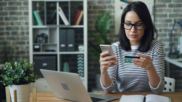 Storico prezzi e alert prezzo basso: ecco il nuovo strumento per lo shopping online consapevole
