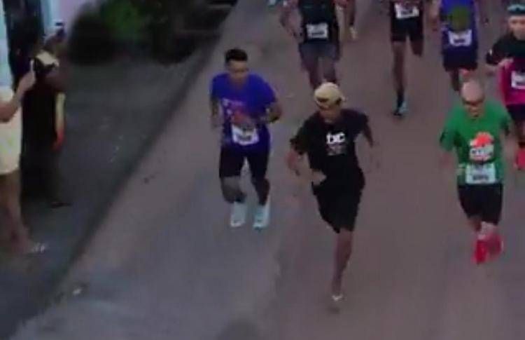 Brasile, corre una gara ubriaco e in ciabatte. Premiato con una medaglia al traguardo