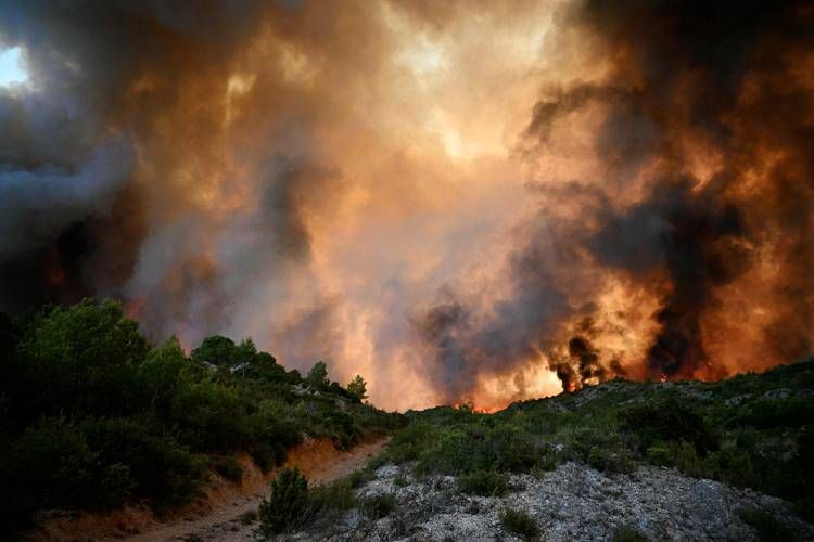 L'incendio in Francia (Afp)