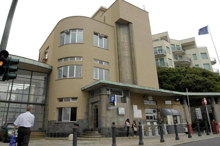 Savona, morto il bambino colto da malore in spiaggia ad Albenga