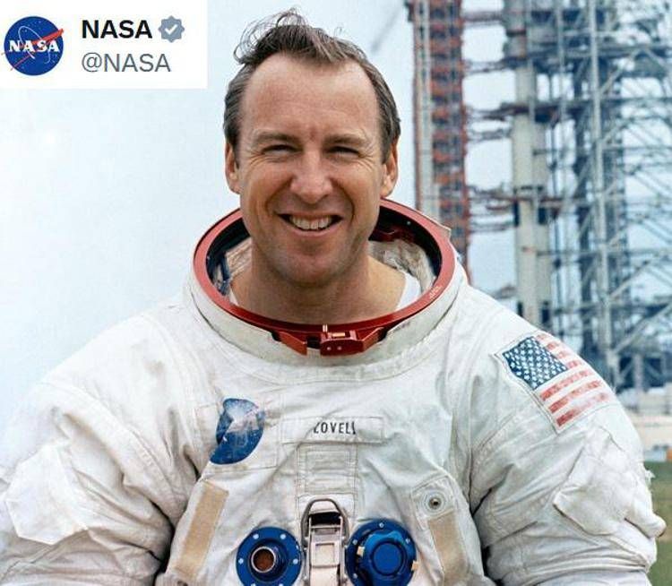 Morto l'astronauta Jim Lovell, comandante dell'Apollo 13: l'annuncio della Nasa