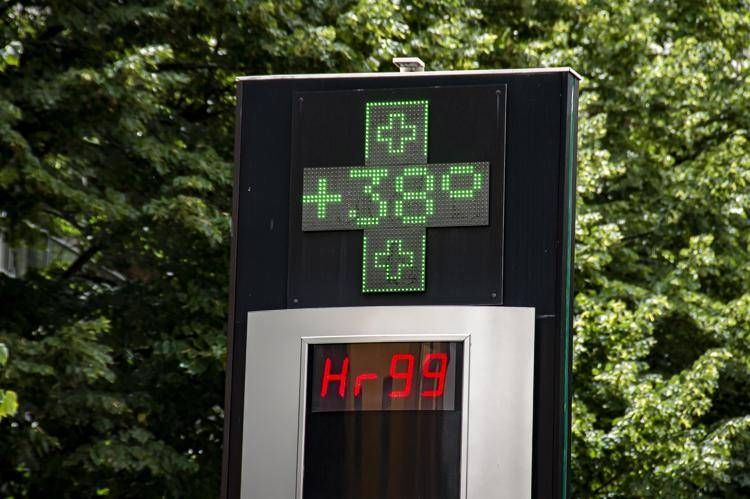 Il caldo stringe la morsa sull'Italia, oggi 6 città bollino arancione e 13 in allerta gialla