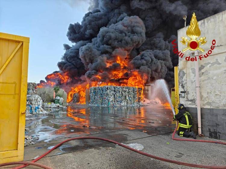 Incendio a Catania