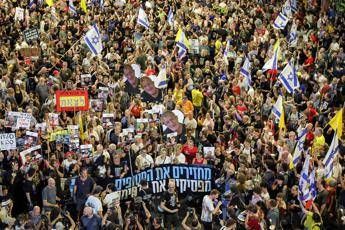 Tel Aviv, proteste in favore del rilascio degli ostaggi e contro l'espansione delle operazioni a Gaza approvate dal governo Netanyahu - Afp