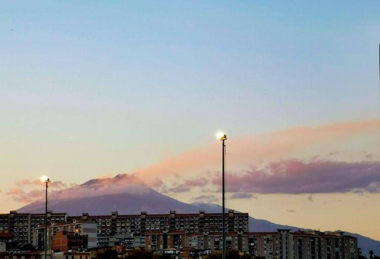 Etna, colata lavica a 3mila metri: si apre nuova bocca effusiva sul vulcano