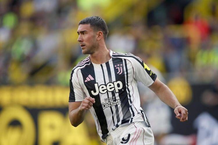 Vlahovic, tiro horror con il Dortmund. E i tifosi della Juve si scatenano