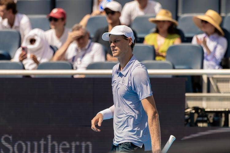 Sinner, che noia a Cincinnati: "Non c'è molto da fare". E va a giocare a golf