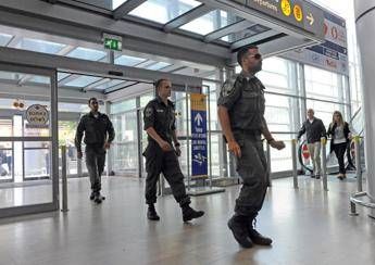 Sacerdote italiano bloccato a Tel Aviv con decreto espulsione, Tajani chiama ambascia