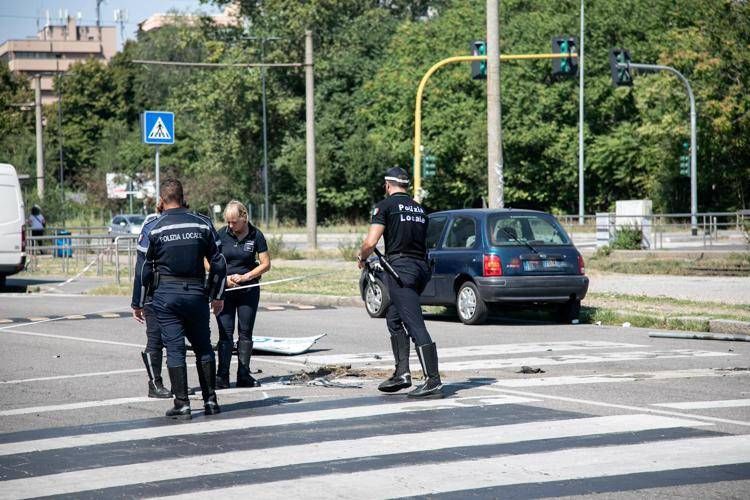 Donna travolta e uccisa da auto rubata a Milano, fermati 4 minorenni