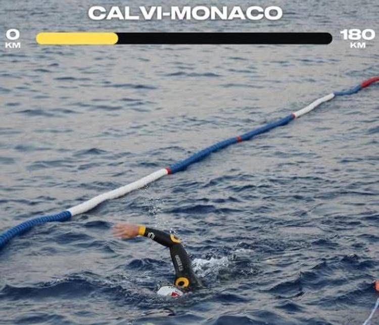 Dalla Corsica a Monaco a nuoto, l'impresa dell'uomo-pesce