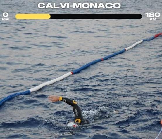 Korsika'dan Montecarlo'ya, yüzmeye, hiç uyumayan adamın işi