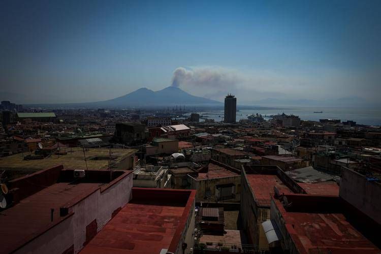 L'incendio sul Vesuvio (Ipa) 