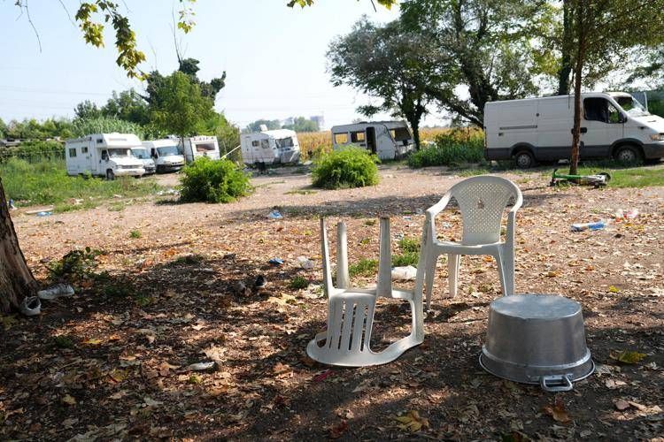 Donna investita e uccisa a Milano, famiglie con minori lasciano campo rom
