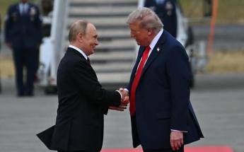 Trump-Putin, la stretta di mano in Alas