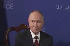 Putin, raffica di domande sull'Ucraina: smorfie e nessuna risposta - Video