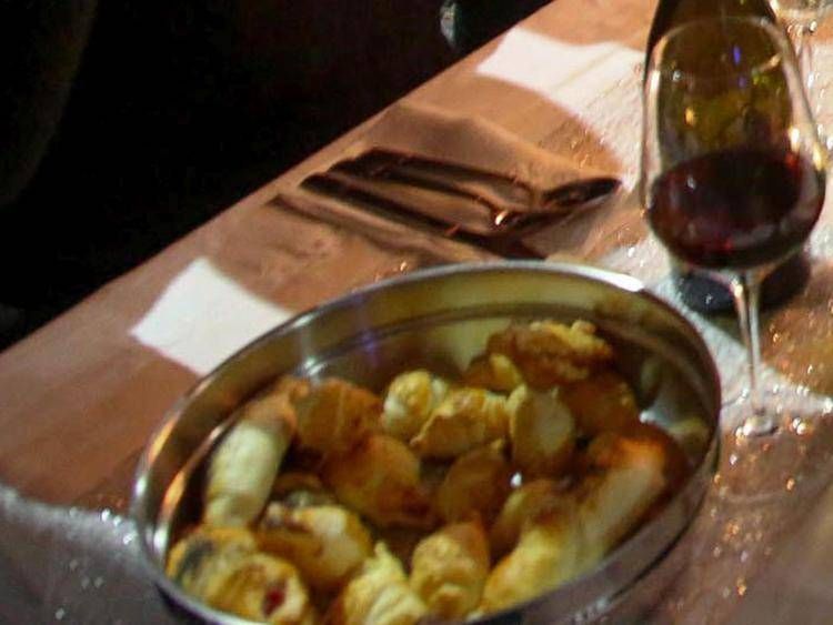 Tavolo di  un ristorante, repertorio (Fotogramma)
