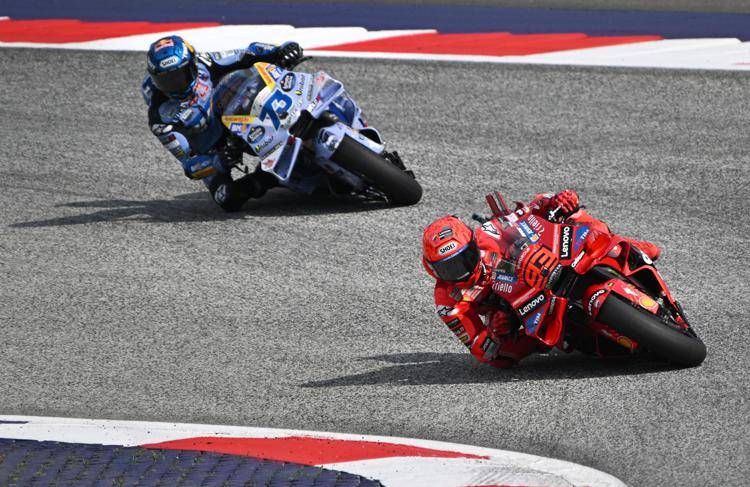 Marc Marquez con il fratello Alex (Afp)