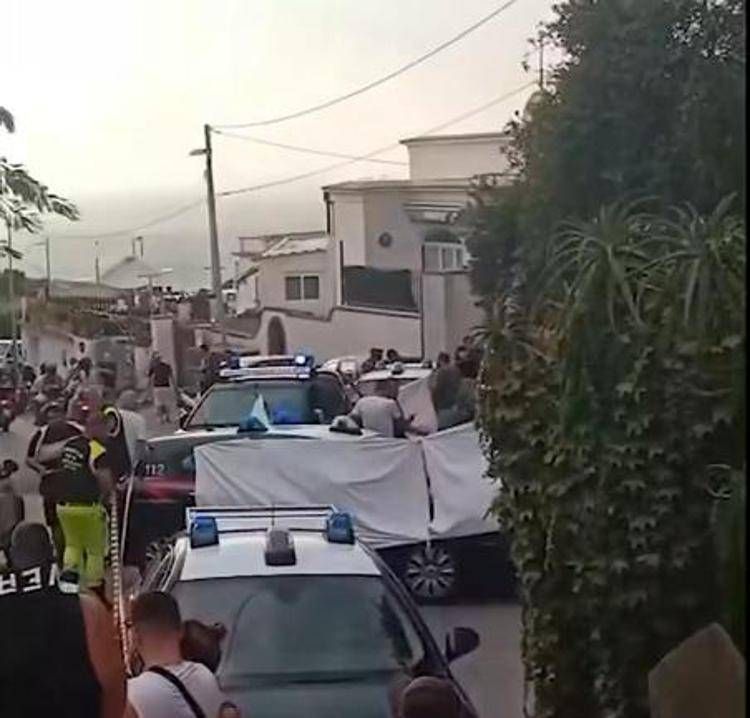 Napoli, sparatoria a Forio d'Ischia: tre morti
