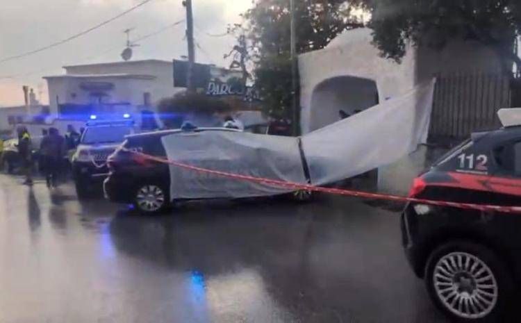 Ischia, sparatoria a Forio: uccide sia la madre che il compagno dell'ex moglie e si toglie la vita