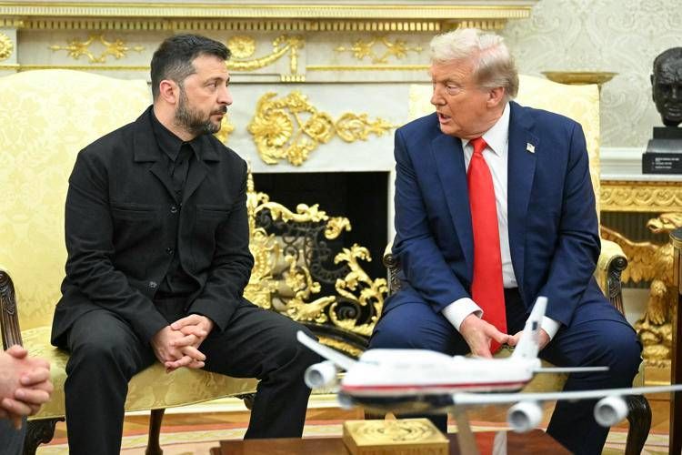 Zelensky con vestito 'normale' alla Casa Bianca, Trump: "Stai benissimo"