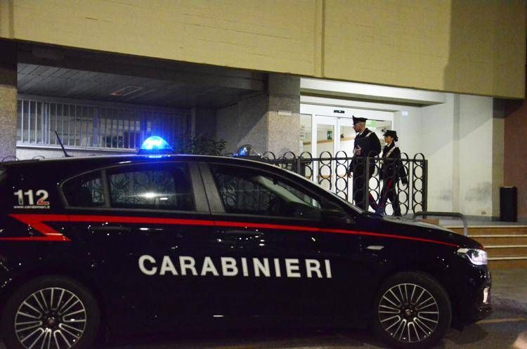 Napoli, ispettore di polizia accoltellato e ucciso in casa