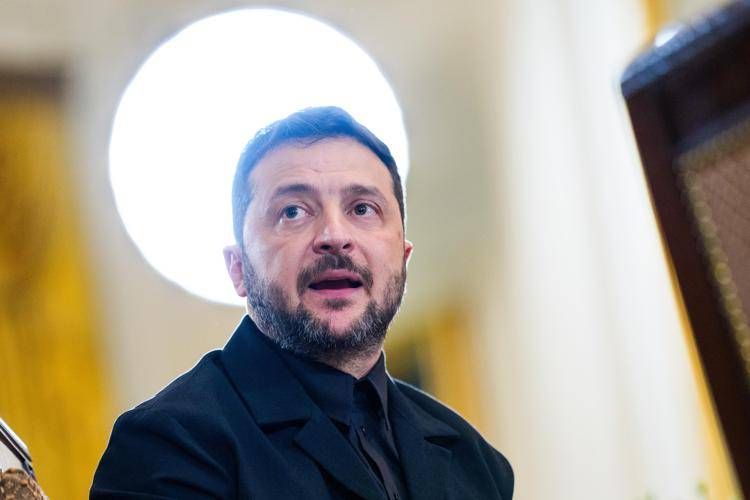 Ucraina, Zelensky: "Ora azioni concrete per fermare Putin". Ue minaccia sanzioni a Russia