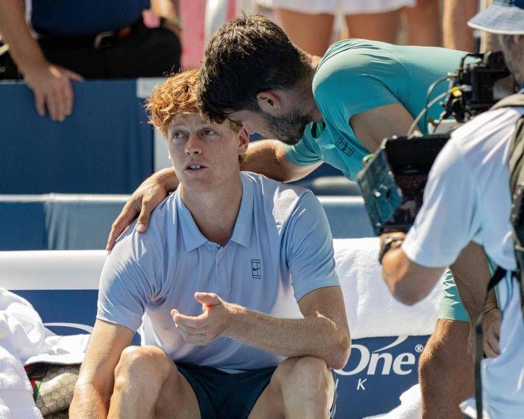 Lo psicologo: "Il ritiro in finale uno choc per Sinner, Jannik si sente in colpa"