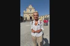 Pippo Baudo, aperta la camera ardente a Militello: videonews dalla nostra inviata